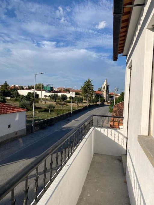 Caminho Da Vila Moradia. Escalos de Cima エクステリア 写真